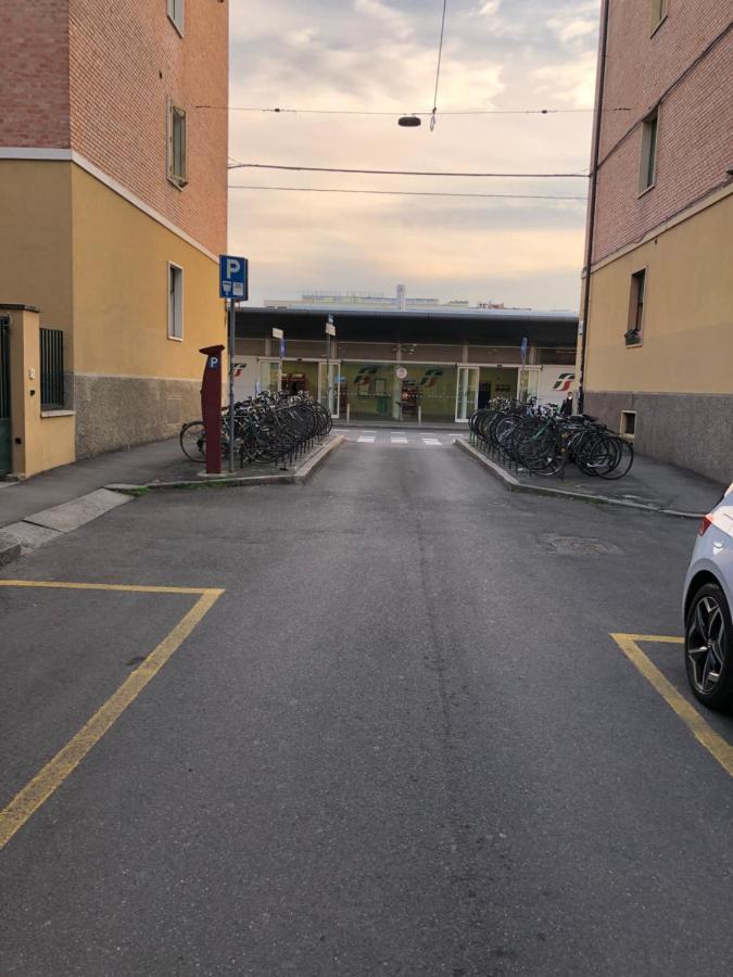 Affittacamere Home&Stazione Болоня Екстериор снимка