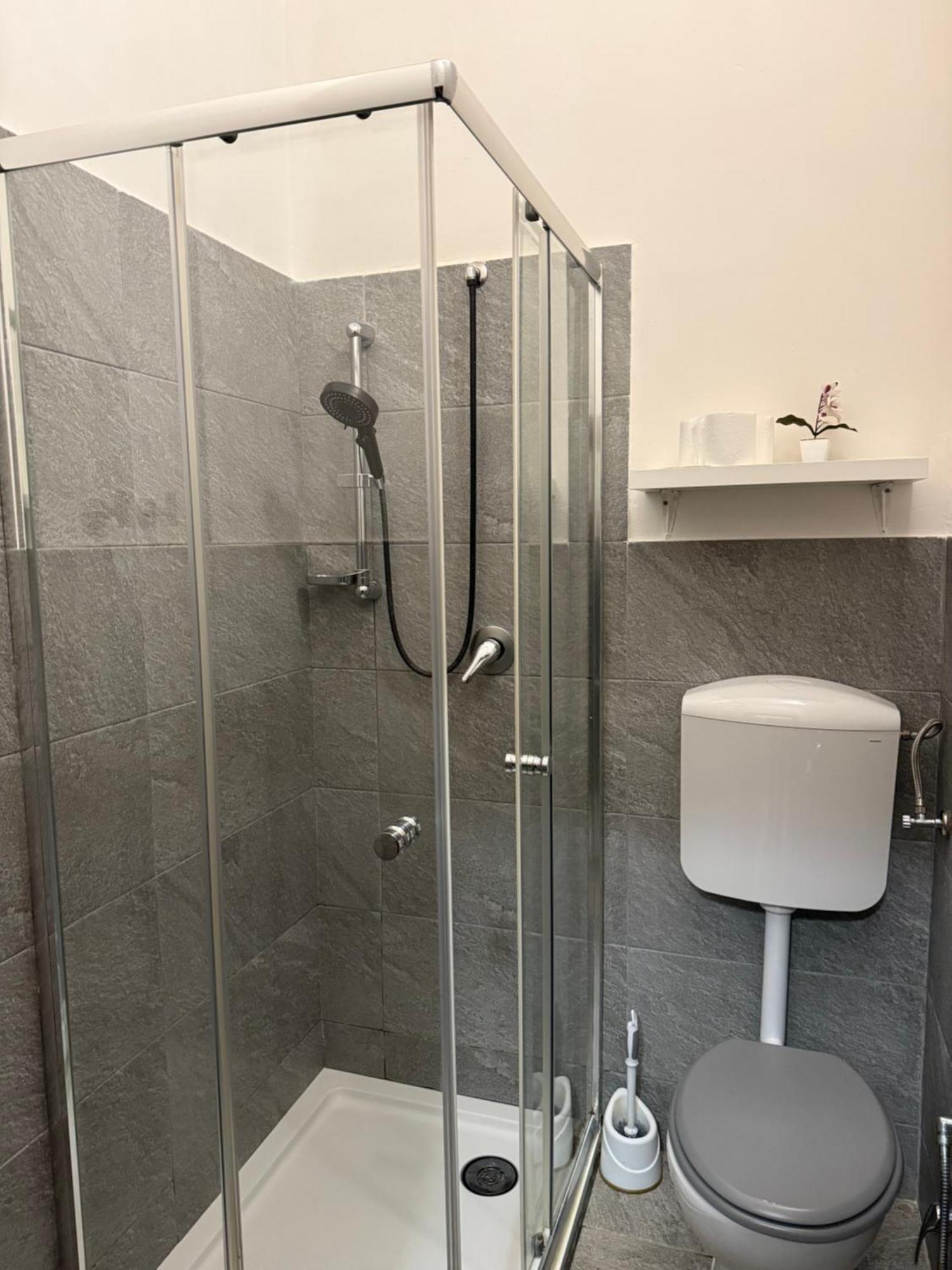Affittacamere Home&Stazione Болоня Екстериор снимка